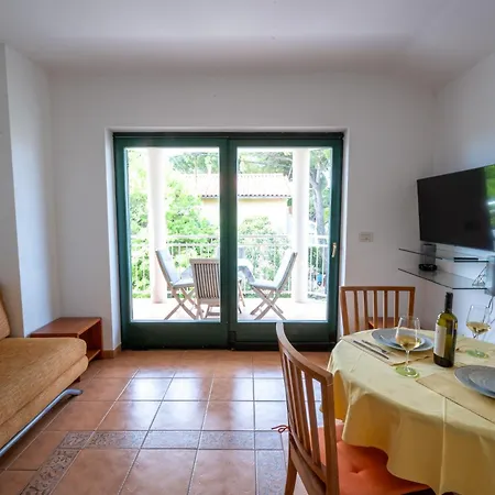 Todor Seaside Apartment *